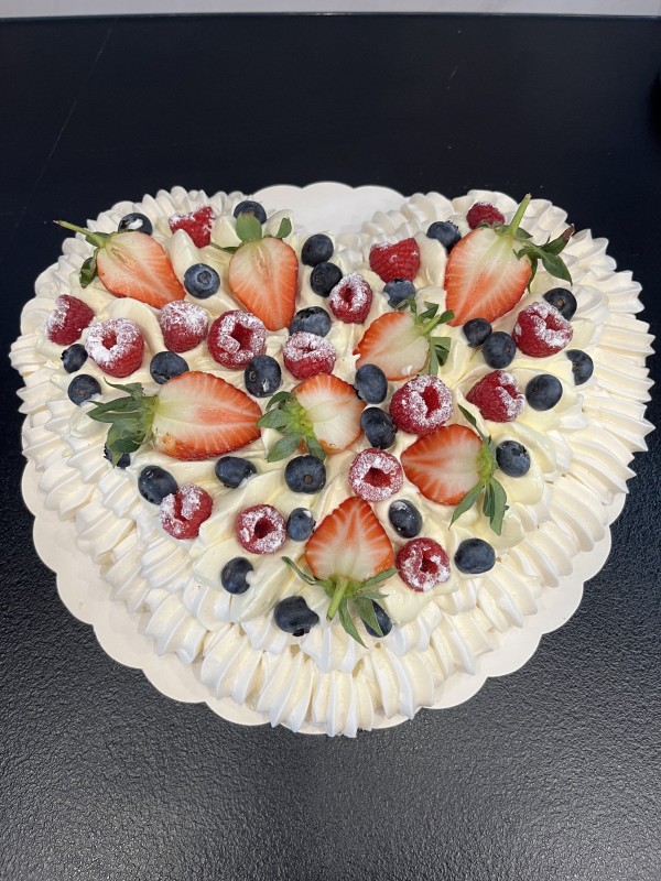 Livraison de gâteaux d'anniversaire faits maison pour 15 personnes à Marseille
