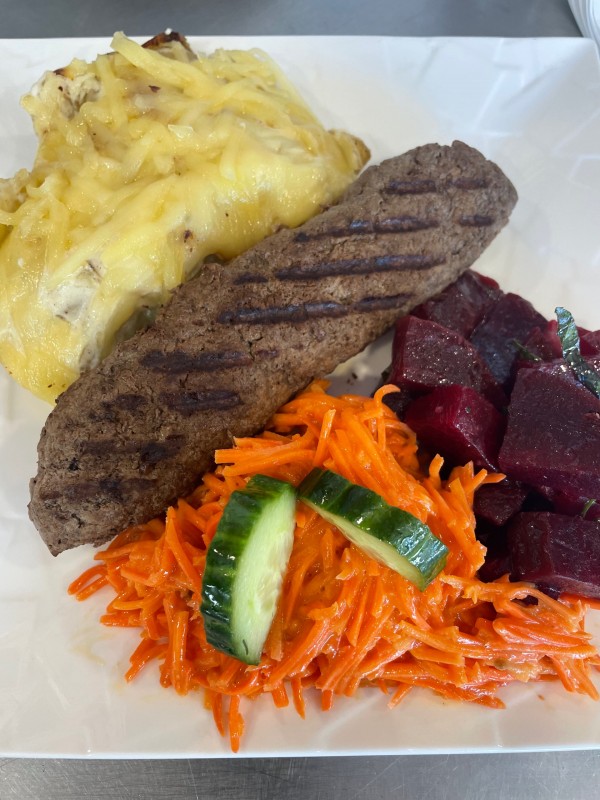 Gratin dauphinois avec KEUFTÉ et salade